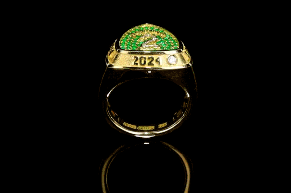 Champion ring in 18ct yellow gold, inspired by Super Bowl rings, with pavé emeralds and round diamonds.