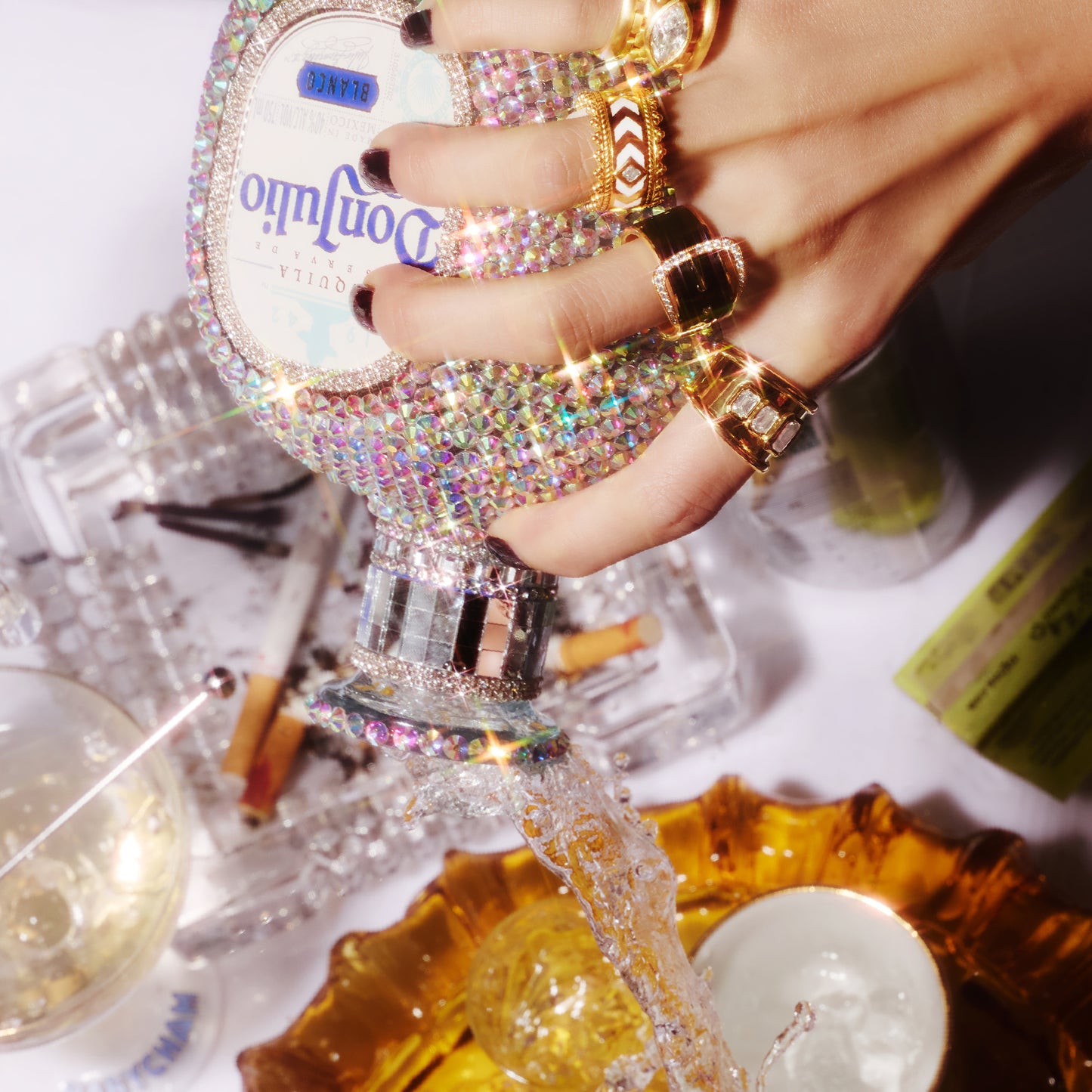 VENEZIA ring in 18ct yellow gold with white enamel and lab-grown diamonds, worn on a hand with other rings.